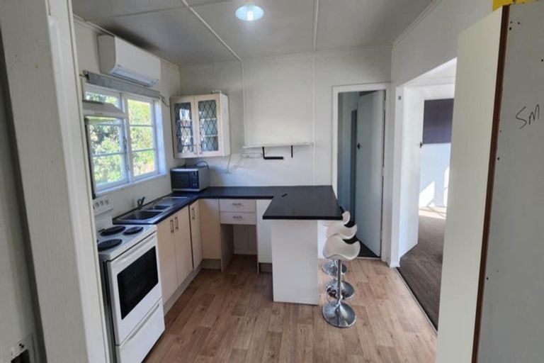 Photo of property in 18 Collins Avenue, Tawa, Wellington, 5028