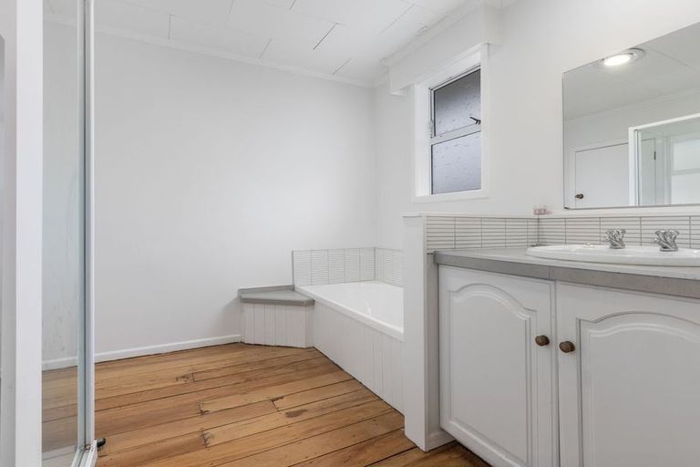 Photo of property in 13 Bowen Street, Levin, 5510