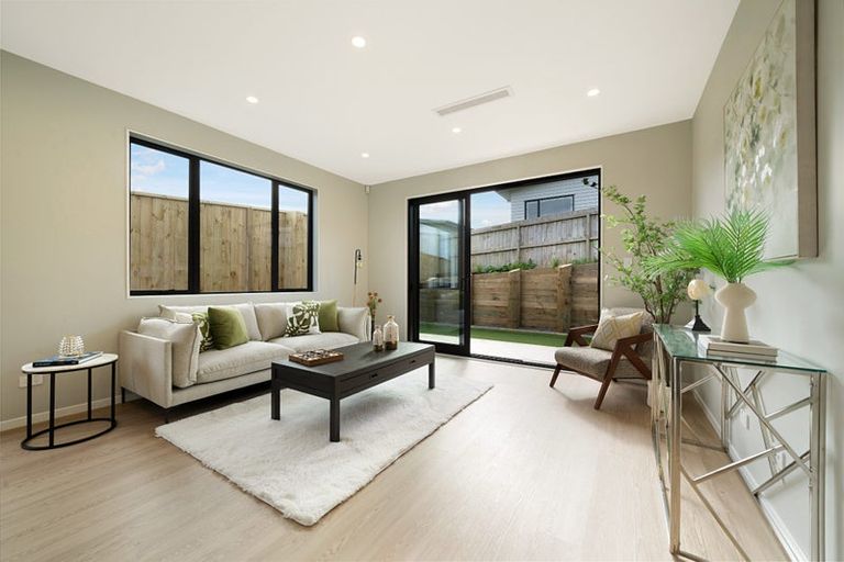 Photo of property in 8 Whakairo Crescent, Gulf Harbour, Whangaparaoa, 0930
