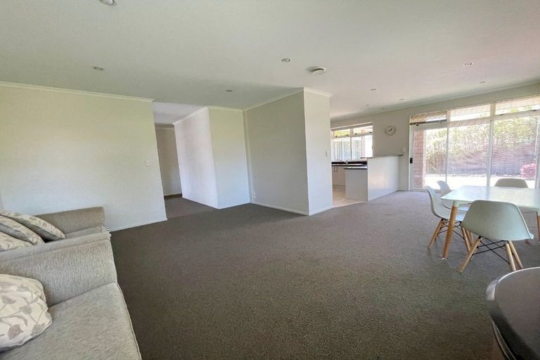 Photo of property in 1 Bartlett Drive, Silverdale, 0932