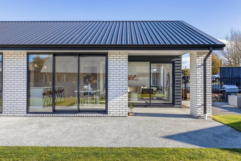 Photo of property in 89c Cascades Road, Pakuranga Heights, Auckland, 2010