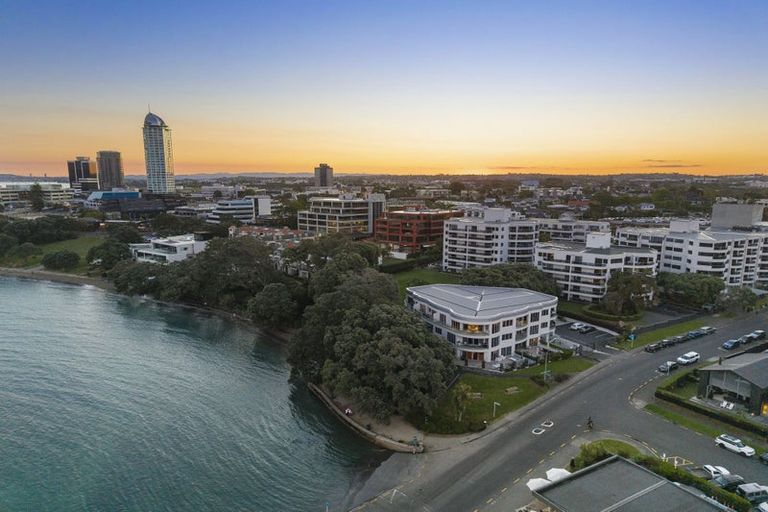 Photo of property in 1/7 The Promenade, Takapuna, Auckland, 0622