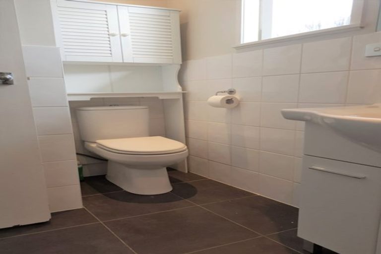 Photo of property in 13 Abbeygate Street, Birkdale, Auckland, 0626