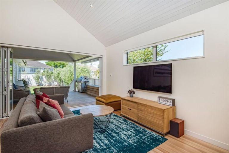 Photo of property in 22 Bardia Street, Belmont, Auckland, 0622