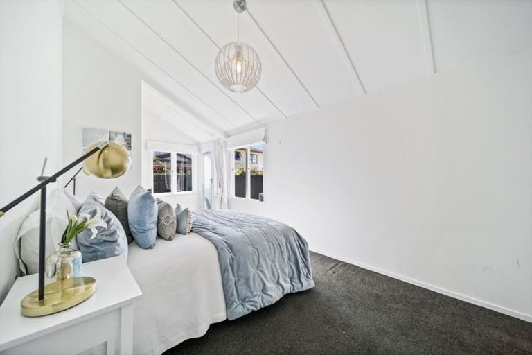 Photo of property in 1/195 Fisher Parade, Farm Cove, Auckland, 2012