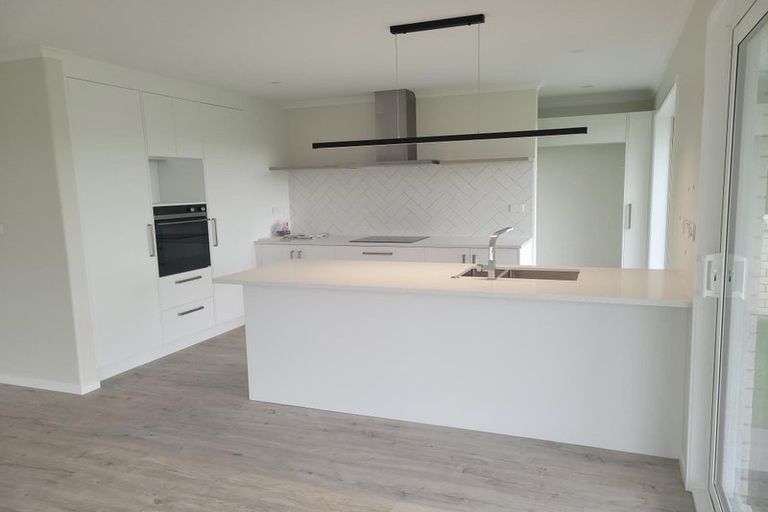 Photo of property in 21 Pukatea Crescent, Owhata, Rotorua, 3010