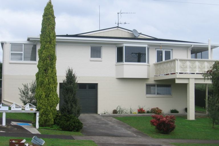 Photo of property in 2/18 Wellington Street, Papakura, 2110