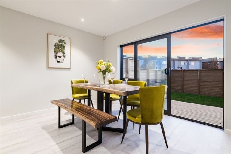 Photo of property in 44 Bordeaux Parade, Te Atatu South, Auckland, 0610