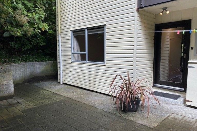 Photo of property in 2/49 Maungaraki Road, Korokoro, Lower Hutt, 5012