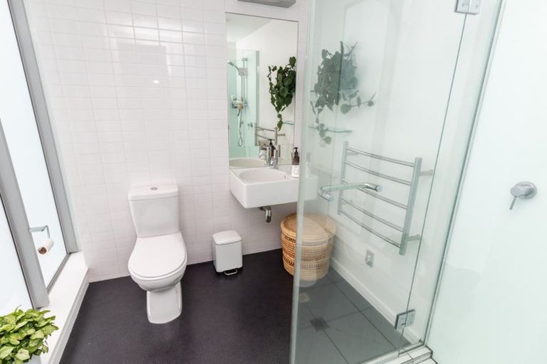 Photo of property in Portal Apartments, 5d/42 Cable Street, Te Aro, Wellington, 6011