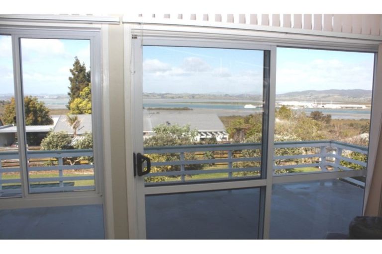 Photo of property in 80 West View Crescent, Onerahi, Whangarei, 0110