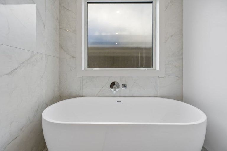 Photo of property in 102 Pelorus Avenue, Poraiti, Napier, 4182