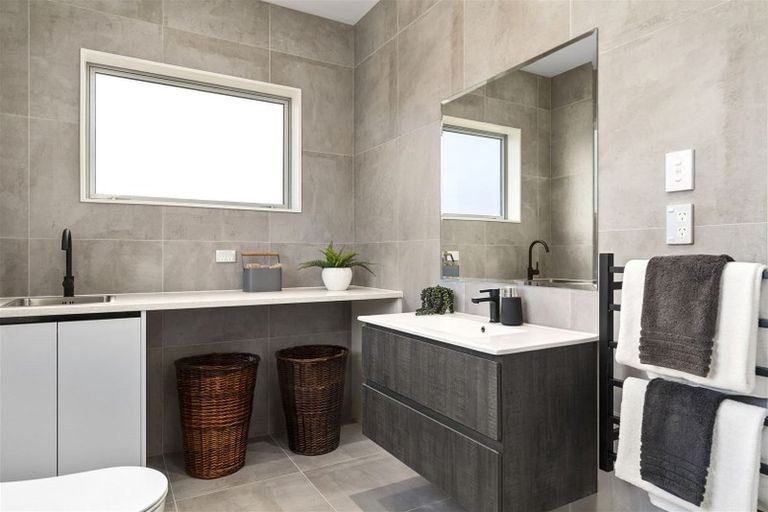 Photo of property in 20 Gilbransen Road, Kumeu, 0810