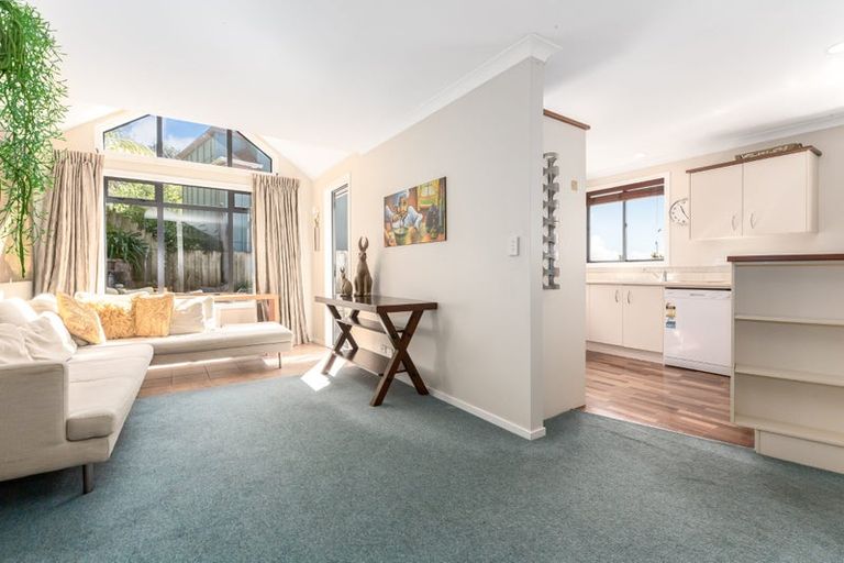 Photo of property in 295 Main Road, Tawa, Wellington, 5028