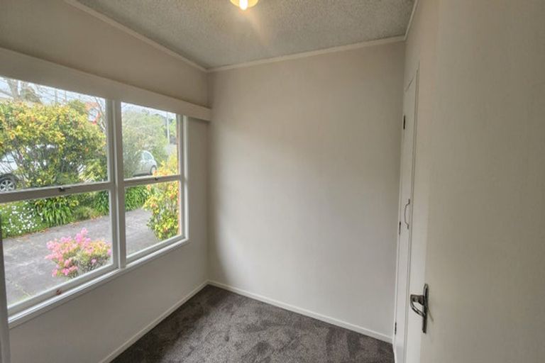 Photo of property in 2/31 Beatrice Avenue, Hillcrest, Auckland, 0627