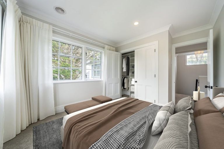 Photo of property in 29 Padnell Crescent, Paparangi, Wellington, 6037