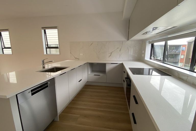 Photo of property in 32c Potter Avenue, Northcote, Auckland, 0627