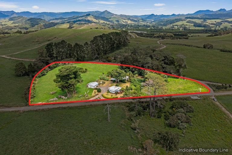 Photo of property in 37 Camp Road, Coroglen, Whitianga, 3591