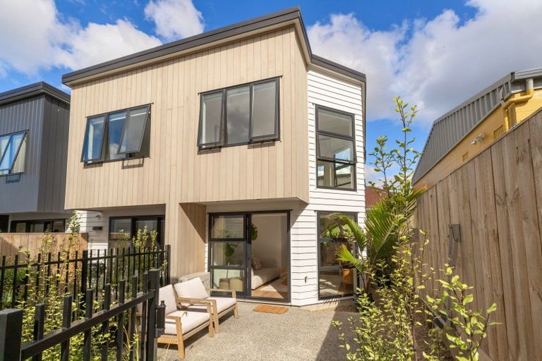 Photo of property in 1092b Great North Road, Point Chevalier, Auckland, 1022