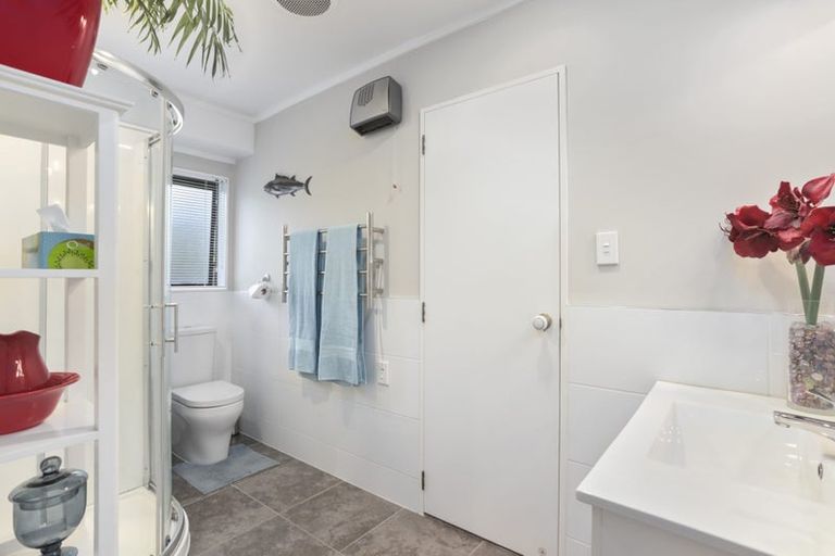 Photo of property in 9 Meynell Court, Glen Eden, Auckland, 0602