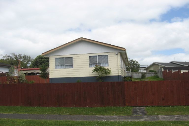 Photo of property in 8 Moncrieff Avenue, Clendon Park, Auckland, 2103
