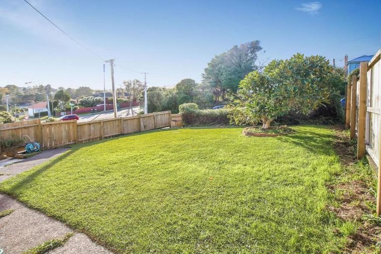 Photo of property in 48 Routley Drive, Glen Eden, Auckland, 0602