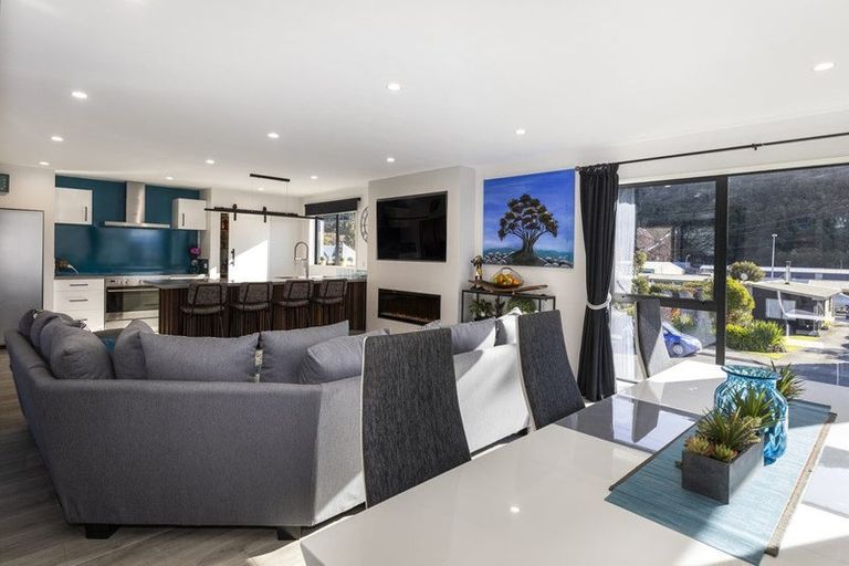 Photo of property in 15 Beach Road, Waikawa, Picton, 7220