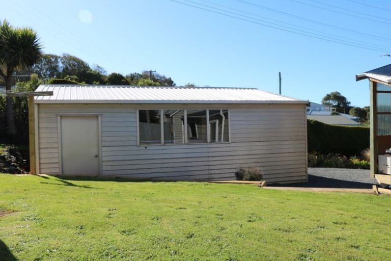 Photo of property in 2 Marine Terrace, Kaka Point, 9271