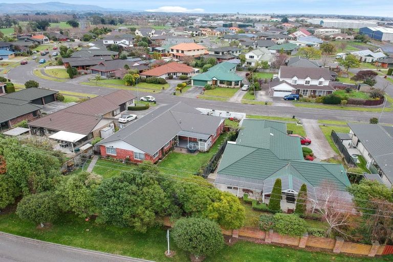 Photo of property in 5 Rosebank Avenue, Kelvin Grove, Palmerston North, 4414