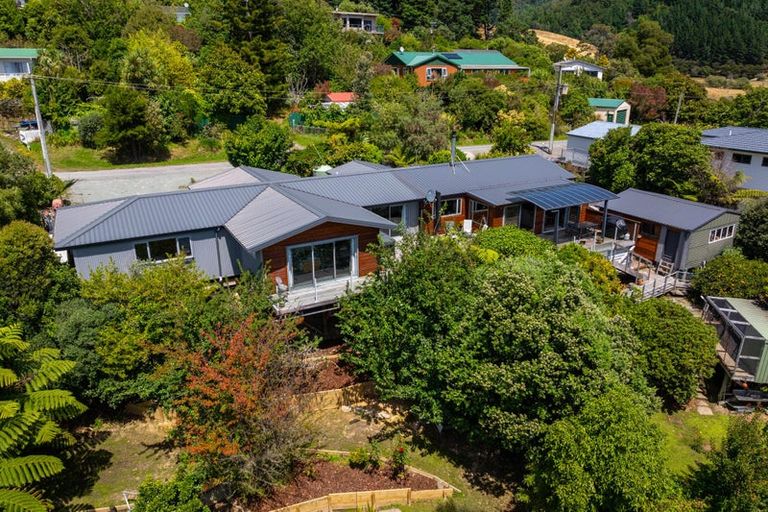 Photo of property in 19 Mccormicks Road, Whatamango Bay, Picton, 7281