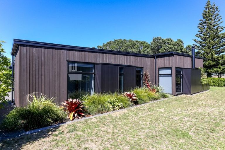 Photo of property in 25 Kotare Drive, Waiwhakaiho, New Plymouth, 4312