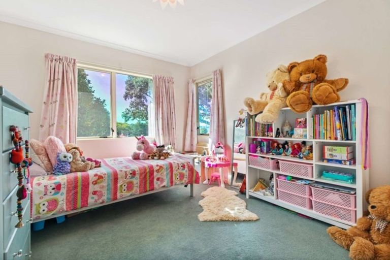 Photo of property in 37 Roys Road, Weymouth, Auckland, 2103