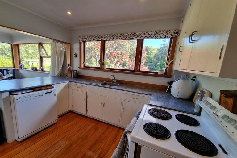 Photo of property in 32 Allen Terrace, Tawa, Wellington, 5028