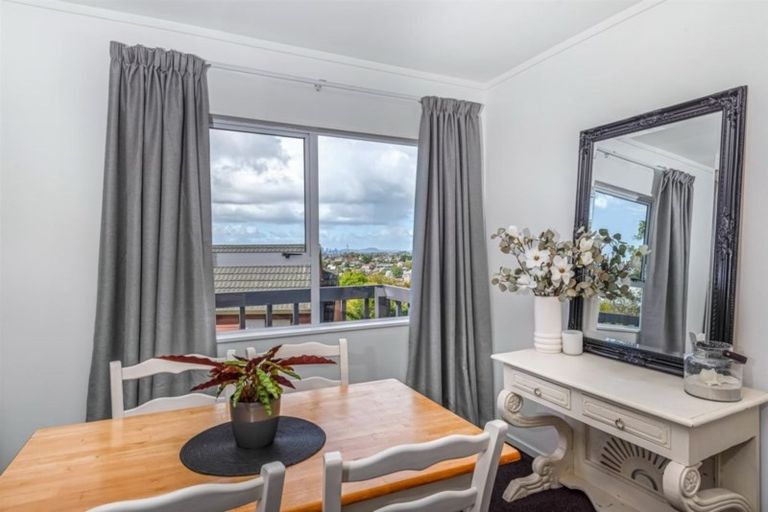 Photo of property in 127 Sunset Road, Totara Vale, Auckland, 0632