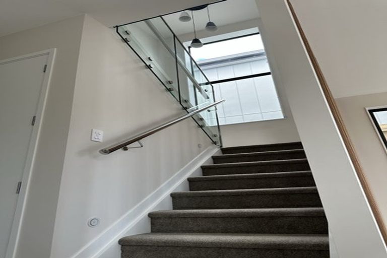 Photo of property in 16 Pohewa Road, Silverdale, 0932