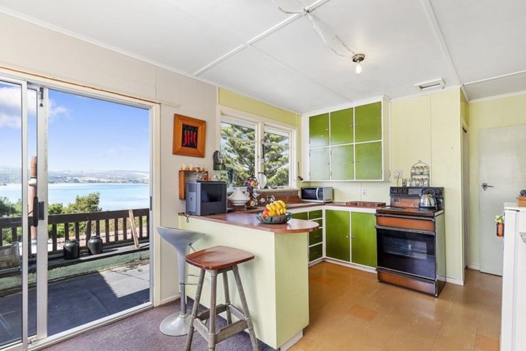 Photo of property in 30 Mana View Road, Paremata, Porirua, 5026