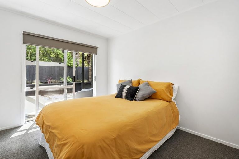Photo of property in 2/31 Tui Glen Road, Birkenhead, Auckland, 0626