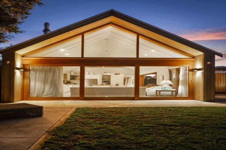 Photo of property in 2 Sea Crest Place, Bowentown, Waihi Beach, 3177