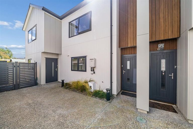 Photo of property in 8/104 Martin Street, Wallaceville, Upper Hutt, 5018