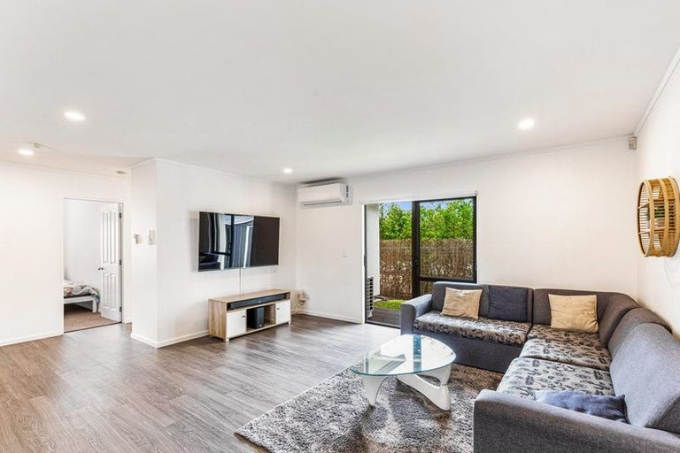 Photo of property in 9/17 Neta Grove, Henderson, Auckland, 0612