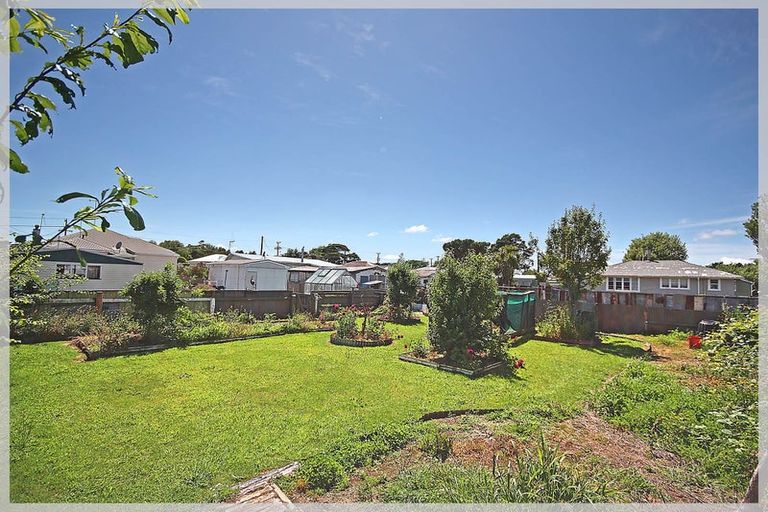 Photo of property in 58 Avenue Road, Foxton, 4814