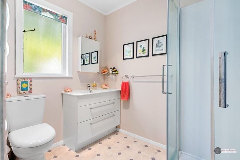 Photo of property in 52 Elmslie Road, Pinehaven, Upper Hutt, 5019