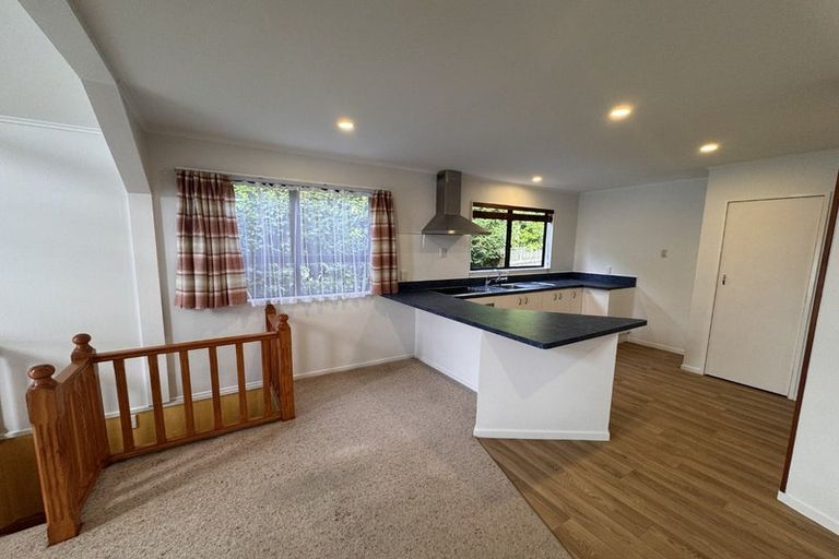 Photo of property in 21 Hartford Crescent, Totara Park, Upper Hutt, 5018