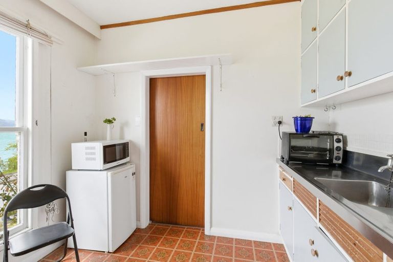 Photo of property in 427 Karaka Bay Road, Karaka Bays, Wellington, 6022