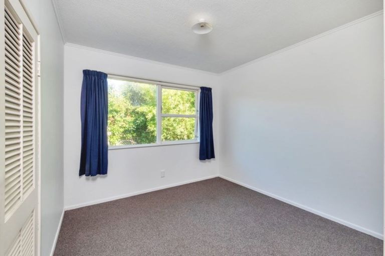 Photo of property in 1/49 Fairclough Road, Beach Haven, Auckland, 0626
