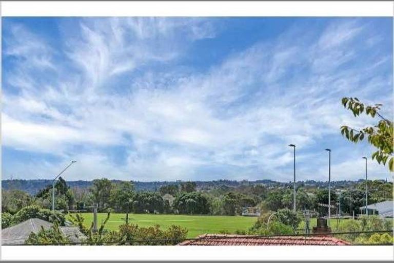 Photo of property in 31 Mahara Avenue, Birkenhead, Auckland, 0626