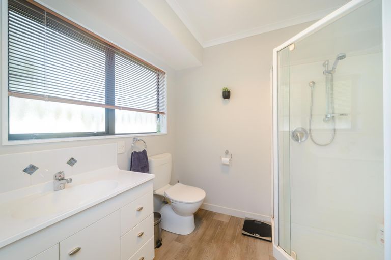 Photo of property in 14 Daniel Place, Kelvin Grove, Palmerston North, 4414