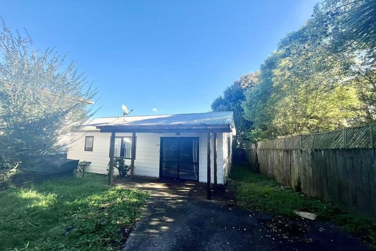 Photo of property in 17 St Catherine Crescent, West Harbour, Auckland, 0618