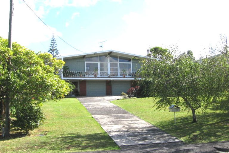 Photo of property in 42 Jaemont Avenue, Te Atatu South, Auckland, 0610