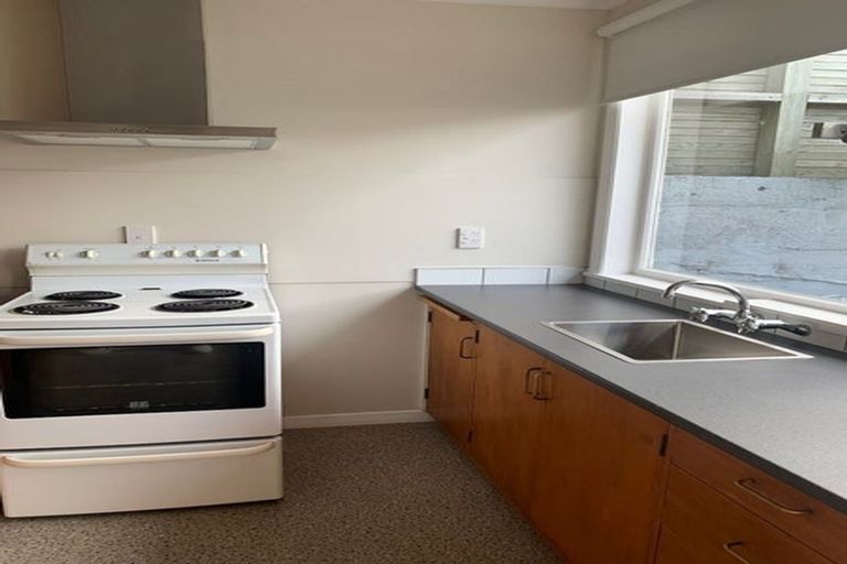 Photo of property in 304 The Esplanade, Island Bay, Wellington, 6023